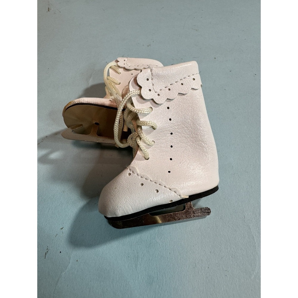 Vintage White Doll Ice Skates 2.50" X 1.25" Tie Up Fits 16" Doll NEW